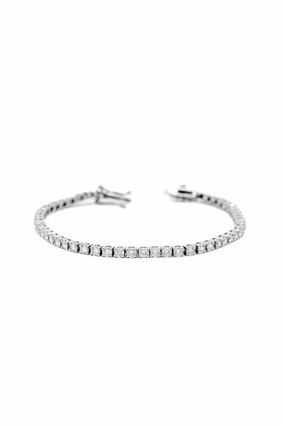 
BRACELET en or gris 750° orné de cinquante-deux...