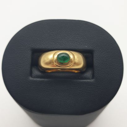 POIRAY 

BAGUE en or jaune 750° ornée d'un...