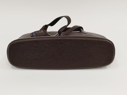 LOUIS VUITTON modèle LUSSAC 

Sac à main...
