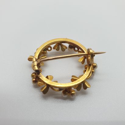 
Travail Français





BROCHE en or jaune...