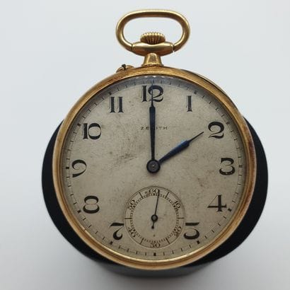 
ZENITH




Montre de smoking en or jaune...