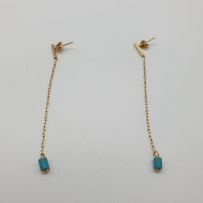 PAIRE DE PENDANTS D'OREILLES en or jaune...