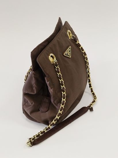 
PRADA MODELE Triango




Sac à bandoulière...