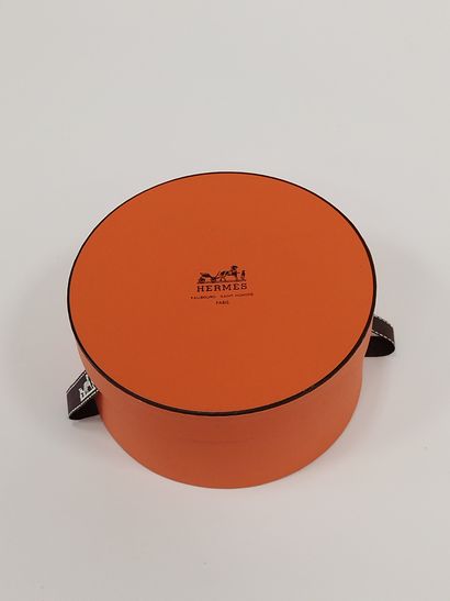 HERMES

Ceinture en veau grainé gold, piqûres...