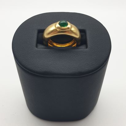 POIRAY 

BAGUE en or jaune 750° ornée d'un...