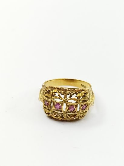 LOT of gold 750° including :

Yellow gold...
