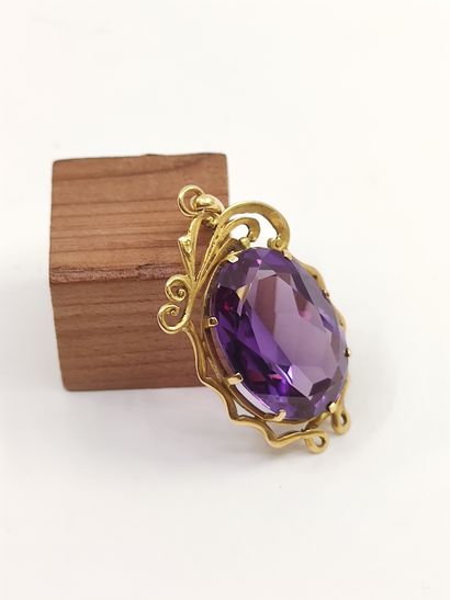 PENDENTIF en or rose 750 sertie d'une alexandrite...