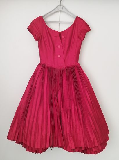 
CHRISTIAN DIOR 




Robe rouge à voilages...