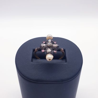 
BAGUE de gant en or et argent ornée de roses...