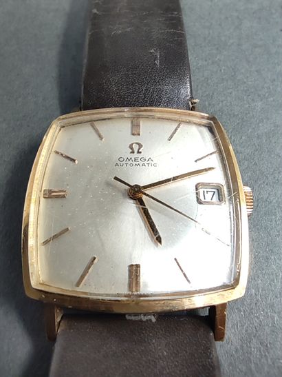 OMEGA 

MONTRE bracelet, boîtier carré en...