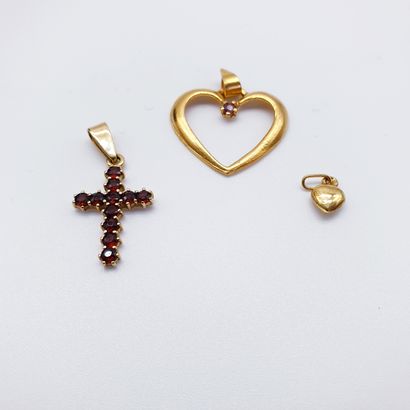 
LOT of gold : 



Yellow gold pendant 375°...
