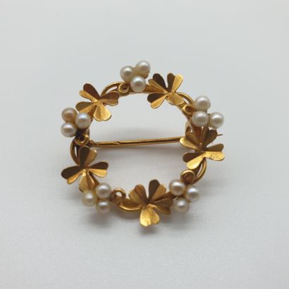 
Travail Français





BROCHE en or jaune...