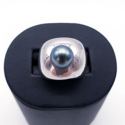 
BAGUE en or gris 750° ornée d'une perle...