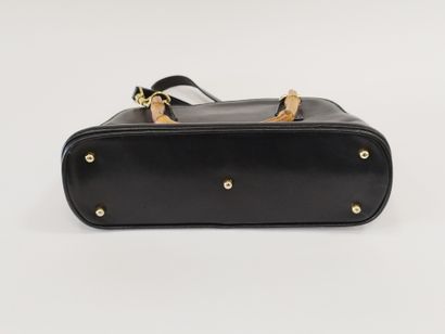 
GUCCI Diana 




Sac à main en cuir noir




Anse...