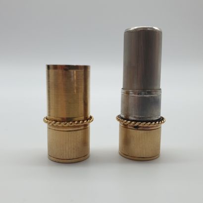 Gold and silver lipstick holder 

Gross weight...