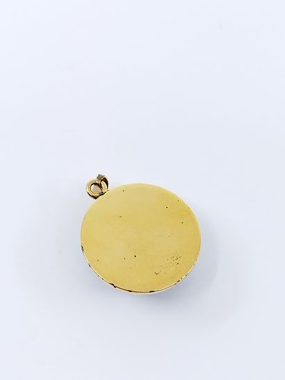 LALIQUE 

PENDENTIF en métal doré