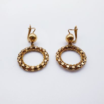PAIRE DE BOUCLES D'OREILLES en or jaune 750...