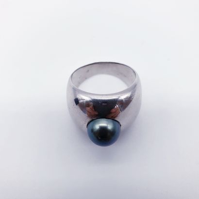 
BAGUE en or gris 750° ornée d'une perle...