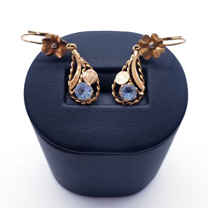 PAIR of earrings in yellow gold 750°, decorated...