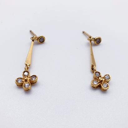 
PAIRE DE PENDANTS D'OREILLES en or jaune...