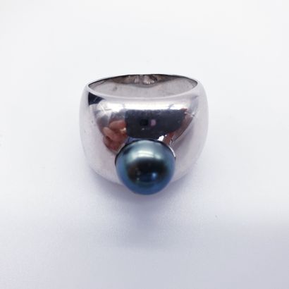 
BAGUE en or gris 750° ornée d'une perle...