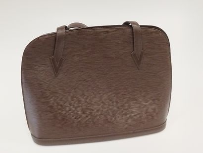 LOUIS VUITTON modèle LUSSAC 

Sac à main...