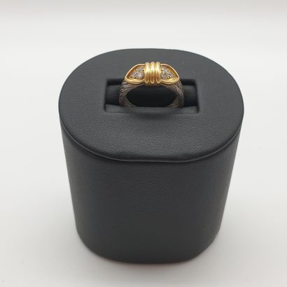 FRED Forçe 10

Bague en or et acier ornée...