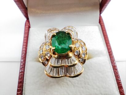 
BAGUE jupe en or jaune 750° ornée de diamants...
