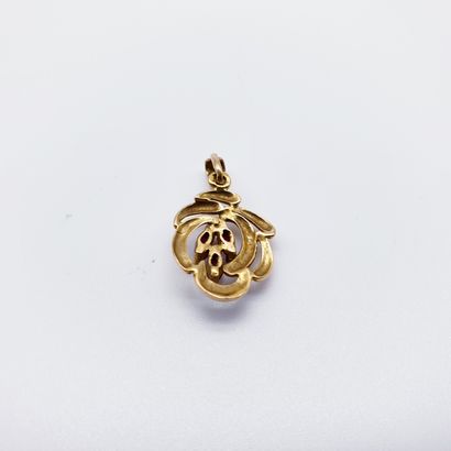 PENDENTIF en or jaune 750° orné de trois...