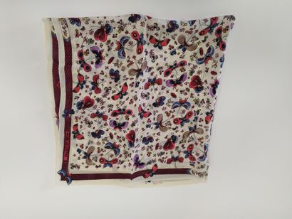 Lot de quatre foulards 

Foulard de couleur...