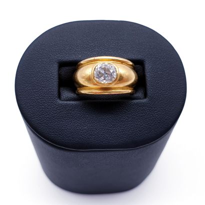 
BAGUE en or jaune 750° ornée d'un diamant...