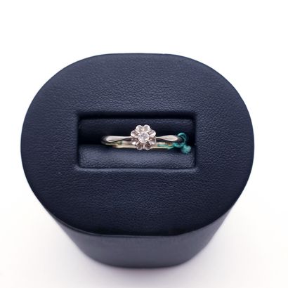 White gold and platinum ring set with a diamond...