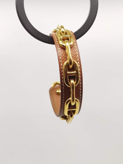 HERMES

BRACELET en cuir gold et chaîne d'ancre...