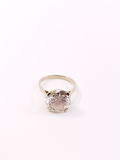BAGUE en or gris 750° ornée d'une pierre...