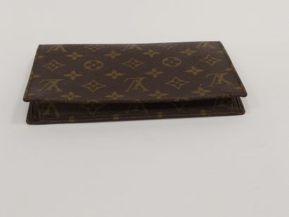 LOUIS VUITTON 

Petite pochette de soirée...