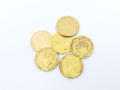 LOT de six pieces en or comprenant : 

Trois...