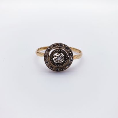 
BAGUE en or deux tons 750°, plateau circulaire...