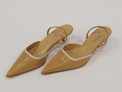 INES DE LA FRESSANGE 

Paire d'escarpins...