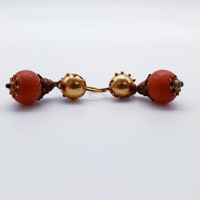 
PAIRE de pendants d'oreilles en or jaune...