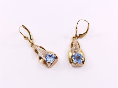 PAIRE de pendants d'oreilles en or jaune...