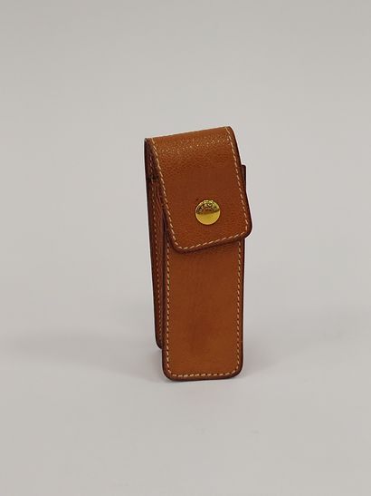 HERMES

Porte briquet en cuir beige et finition...