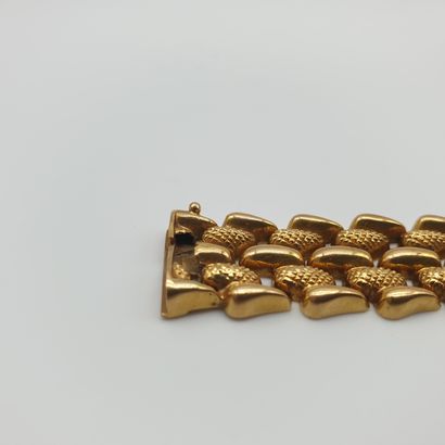 BRACELET en or jaune 750° brillant et amati,...