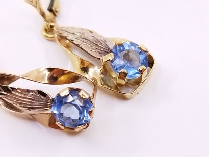 PAIRE de pendants d'oreilles en or jaune...