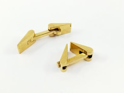 PAIRE de boutons de manchette en or jaune...