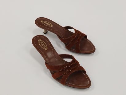 
TOD'S




Paire de sandales à talon en cuir...