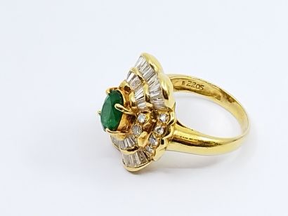 
BAGUE jupe en or jaune 750° ornée de diamants...
