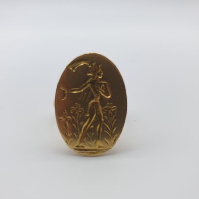 Yellow gold ring 750° representing an antique...