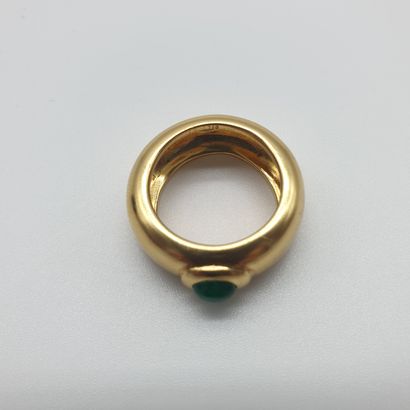 POIRAY 

BAGUE en or jaune 750° ornée d'un...