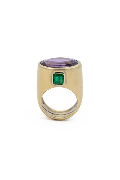 BAGUE en or jaune amati 750° ornée d'une...