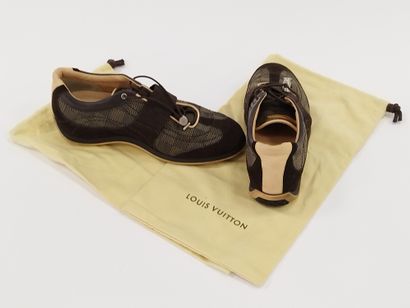 
LOUIS VUITTON 




Paire de baskets de couleur...